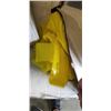 Image 2 : 3 CASES OF PLASTIC APRONS