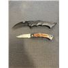 Image 2 : 2  POCKET  KNIVES  AND  LARGE  KNIFE  IN  SHEATH