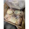 Image 2 : COLLECTION OF VARIOUS CLAMSHELLS AND OYSTER SHELLS WITH VINTAGE GLASS VASE