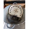 Image 2 : VINTAGE PAINTED GALVANIZED WASH TUB AND TRACTOR SEAT