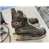 Image 2 : VINTAGE SKATES AND BADMINTON RAQUETS