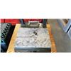 Image 3 : ANTIQUE "THE ELKHART" SIMPSON COMPUTING SCALE WITH STONE TOP IN GOOD CONDITION