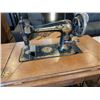 Image 2 : ANTIQUE SINGER SEWING MACHINE WITH CAST IRON TREDLE BASE IN VERY GOOD CONDITION