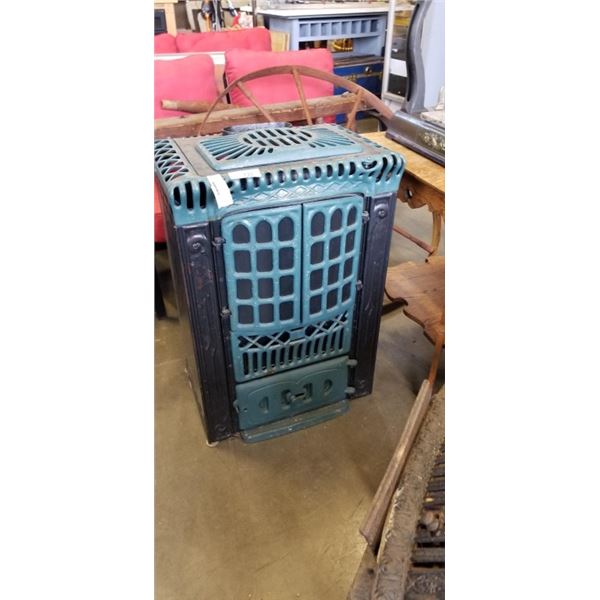 ANTIQUE CAST IRON AND METAL STOVE MADE BY GUELPH STOVE CO ONTARIO MODEL 250 IN GOOD CONDITION