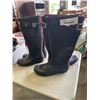 Image 2 : HUNTER BOOTS SIZE 6W, HILFIGURE BOOTS AND SIZE 11 BOOTS