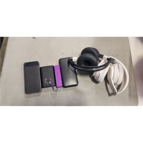 2 PAIRS OF WORKING BLUETOOTH HEADPHONES AND 4 PORTABLE POWER BANKS