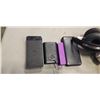 Image 2 : 2 PAIRS OF WORKING BLUETOOTH HEADPHONES AND 4 PORTABLE POWER BANKS