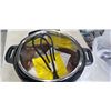 Image 2 : INSTANT POT DUO V5 7IN1 6QT ELECTRIC PRESSURE COOKER - TESTED WORKING, RETAIL $109