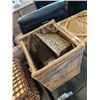 Image 2 : WICKER LAUNDRY HAMPER AND CASE