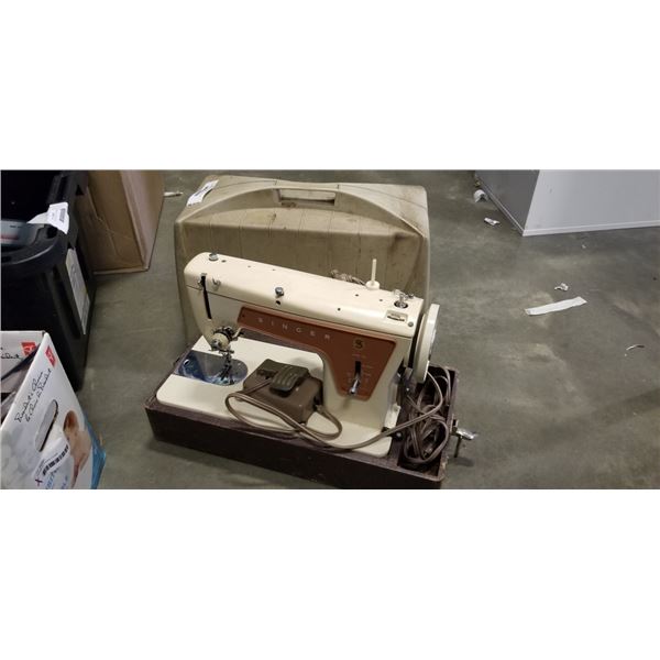 SINGER MODEL 239 SEWING MACHINE IN CASE