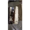 Image 3 : SINGER MODEL 239 SEWING MACHINE IN CASE
