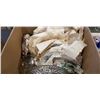 Image 2 : DECORATIVE PLATES, GLASS SERVING ITEMS AND BOX WITH ROASTING PAN AND MORE
