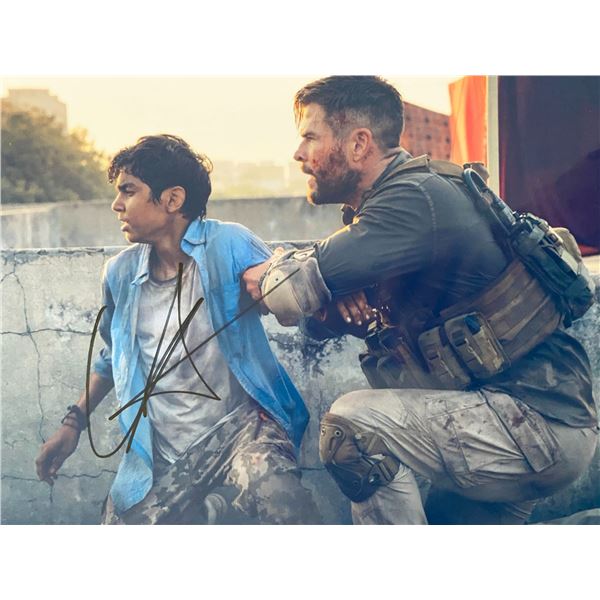 Extraction Chris Hemsworth signed movie photo