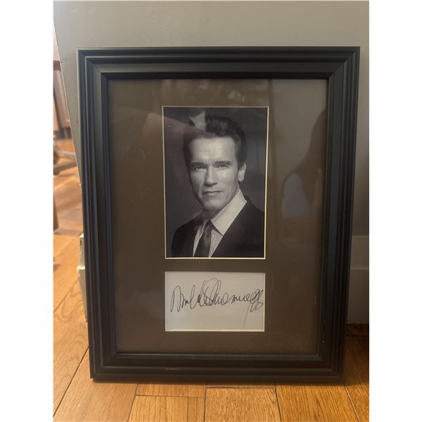 Arnold Schwarzenegger signed photograph no COA