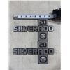 Image 1 : Silverado 20 fender badge set