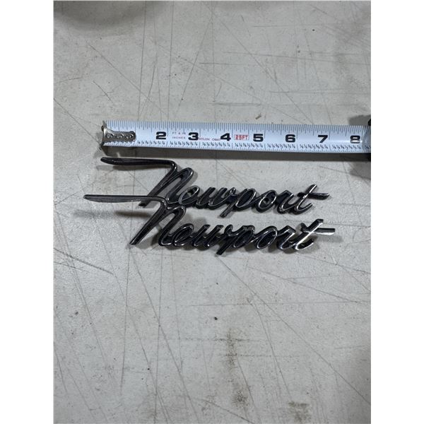 Chrysler Newport badges