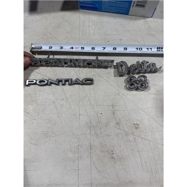 Pontiac, Beaumont, Delta 88 badges