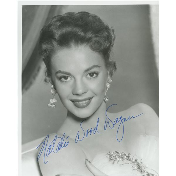 Natalie Wood signed  photo. GFA Authenticated