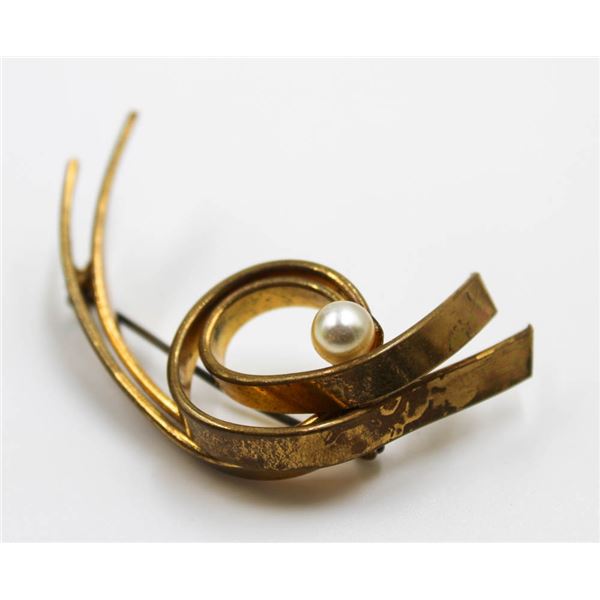 ART PEARL SPIRAL BROOCH