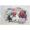 Image 1 : QUEEN COMFORTER AND 2 SHAMS GOLD COAST