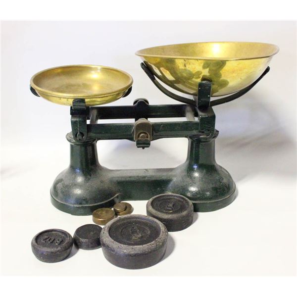 VINTAGE SCALE W/ WEIGHTS