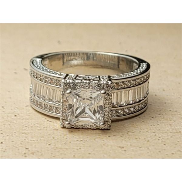 11) SQUARE CUT CZ CENTRE STONE WITH CLEAR CZ