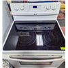 Image 2 : WHITE WHIRLPOOL ELECTRIC RANGE W/USER INSTRUCTIONS