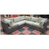 Image 1 : OUTDOOR SECTIONAL SHAPED PATIO SOFA