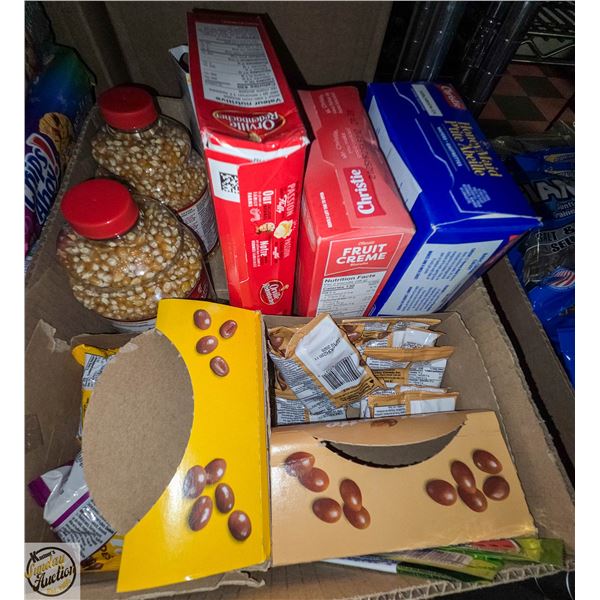 LOT OF ASSORTED COOKIES POPCORN AND GLOSETTES