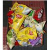 Image 1 : FLAT OF ASSORTED SMALL BAGS OF CHIPS