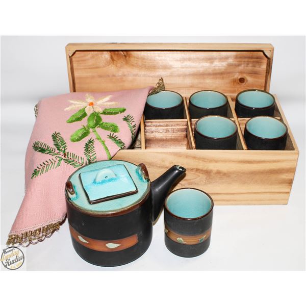 ESTATE TEAPOT + CUP WOODEN CASED SET WITH