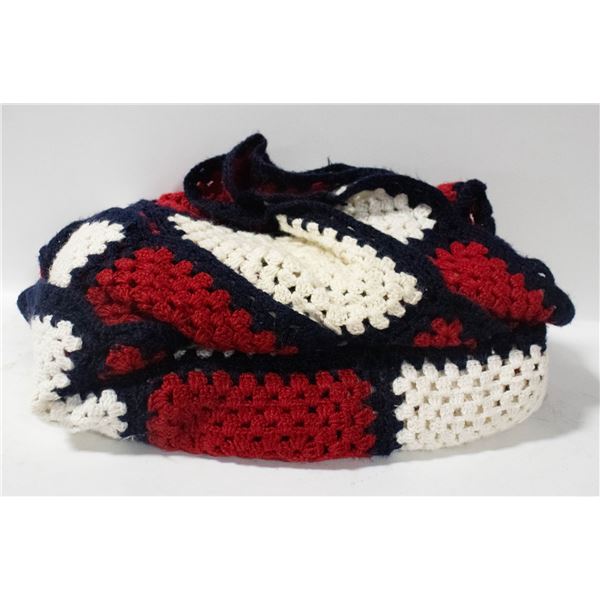 HANDMADE QUEEN SIZED KNITTED THROW