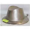 Image 1 : METAL HAT WALL HANGING