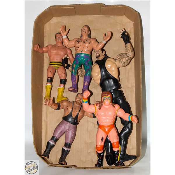 FLAT WITH 5 WRESTLING FIGURES