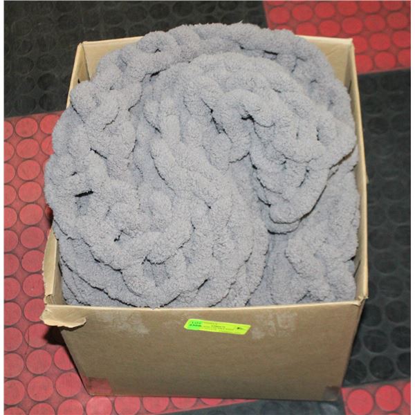 DOUBLE SIZE CHUNKY KNIT BLANKET-ESTATE