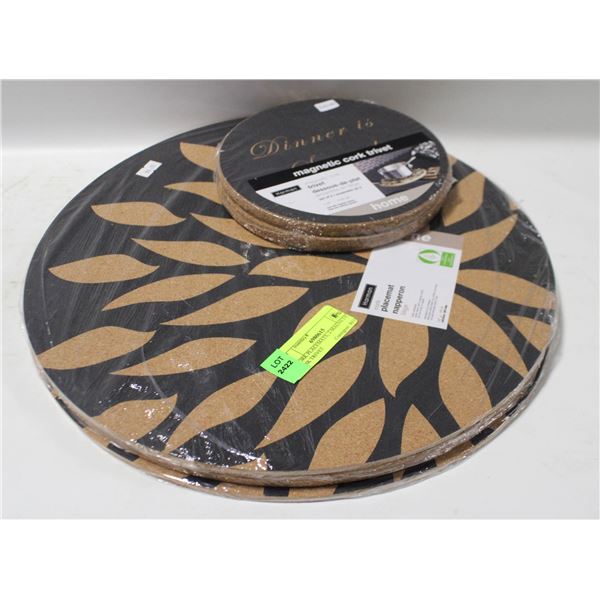 4 CORK PLACEMATS, 2 MAGNETIC CORK TRIVET