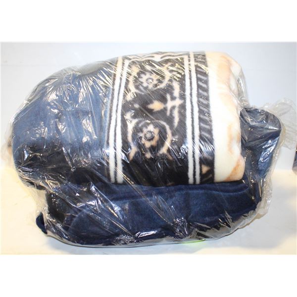 PLUSH BLANKET APROX 88"X75"