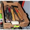 Image 1 : LARGE FLAT OF HAMMERS INCLUDING ESTWING