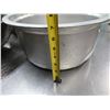 Image 12 : Multiple Metal Mixing Bowls & Strainers, Misc Sizes