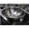 Image 13 : Multiple Metal Mixing Bowls & Strainers, Misc Sizes