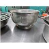 Image 16 : Multiple Metal Mixing Bowls & Strainers, Misc Sizes
