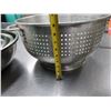 Image 17 : Multiple Metal Mixing Bowls & Strainers, Misc Sizes