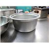 Image 9 : Multiple Metal Mixing Bowls & Strainers, Misc Sizes