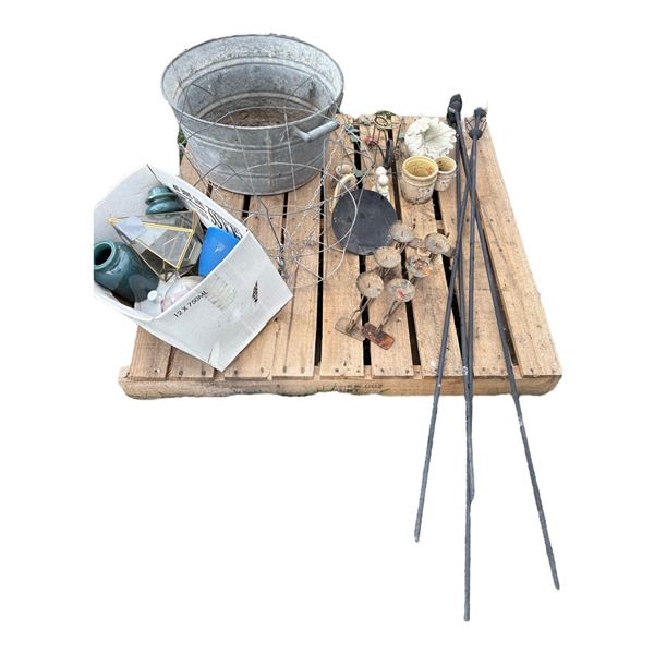 Pallet of Lawn Ornaments - Galvanized Tub