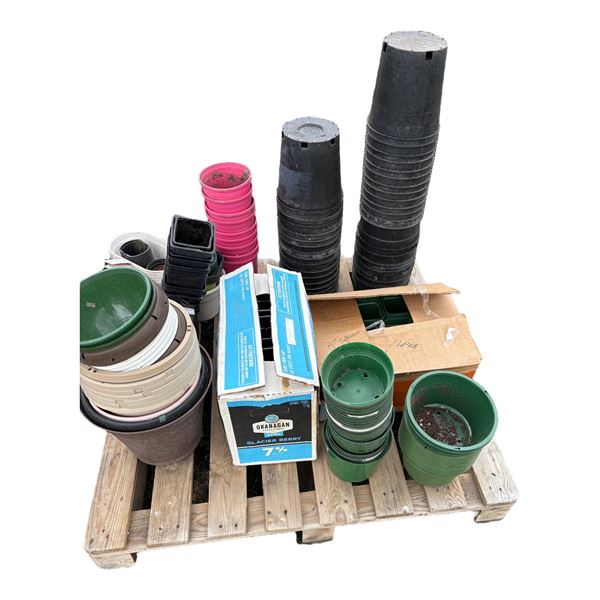 Pallet of Greenhouse and Nursery Pots