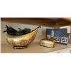 Image 1 : Misc Décor: Lacquered Bowl, Trinket Box & City Scene Artwork, Misc Sizes