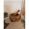 Image 3 : Misc Décor: Wooden Mortar & Pestle, Carved Birds, Floral Jar, etc Misc Sizes