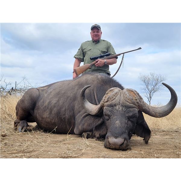 10-day Cape Buffalo Bull Hunt for 1 Hunter - Ubathi Global Safaris