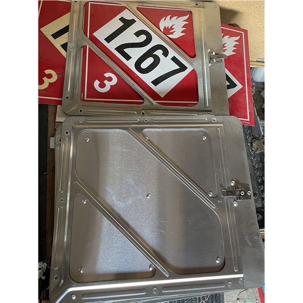 Dangerous good placards and signs