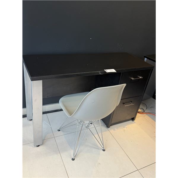 BUREAU 48"x18"x29" AVEC CHAISE